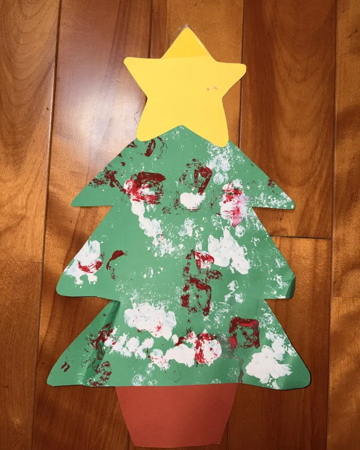 子どもが作ったクリスマスツリーの工作